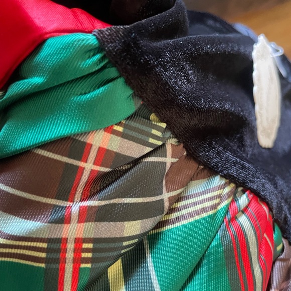 Velvet and silky. New, only worn once. Fits a 4 or 5T - Picture 4 of 7